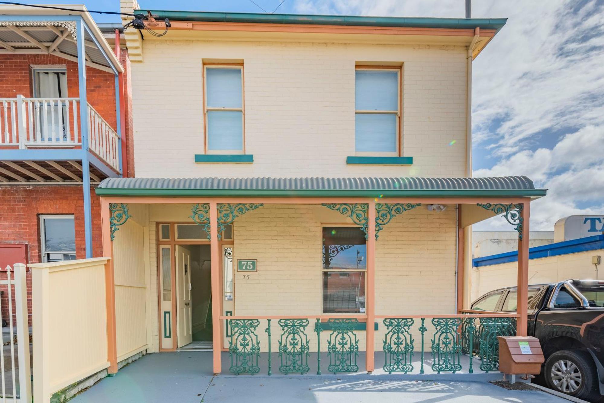 4 Bedroom House - Hobart Cbd - Free Parking - Free Wifi Экстерьер фото